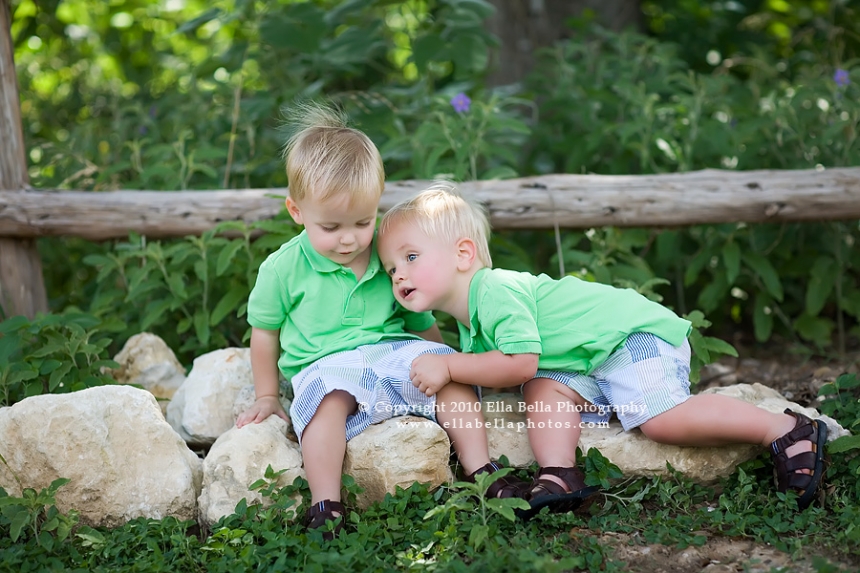 Twice the Fun! { Austin Twin Photographer } Ella Bella Twice the Fun! { Austin Twin Photographer } Ella Bella